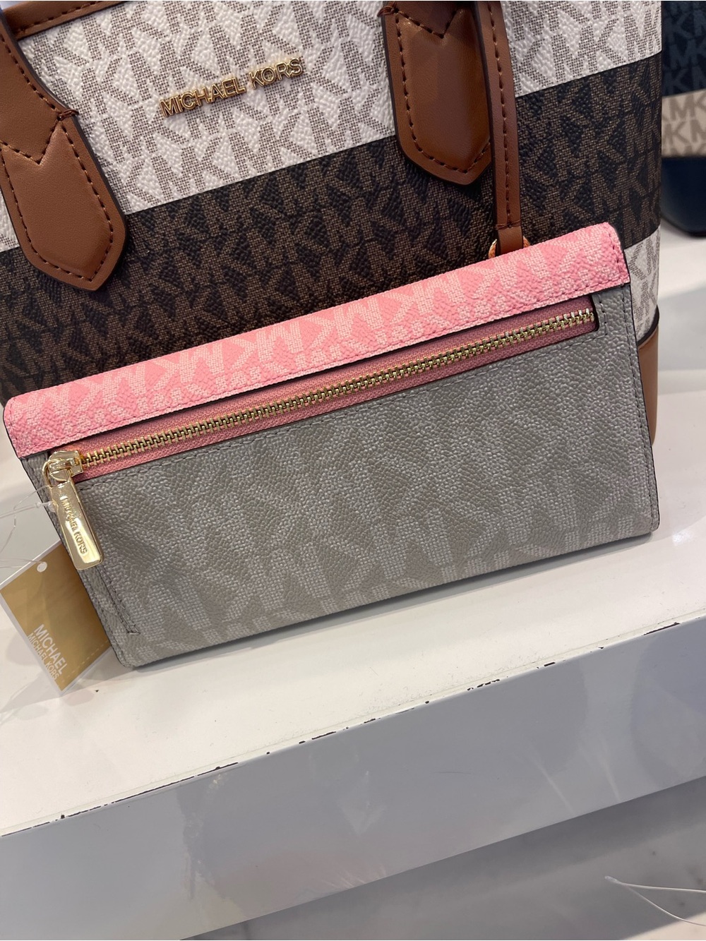 Michael Kors Jet Set Travl Signature Logo Tri-Fold Wallet Trifold 
Carnation
NWT - Picture 10 of 16